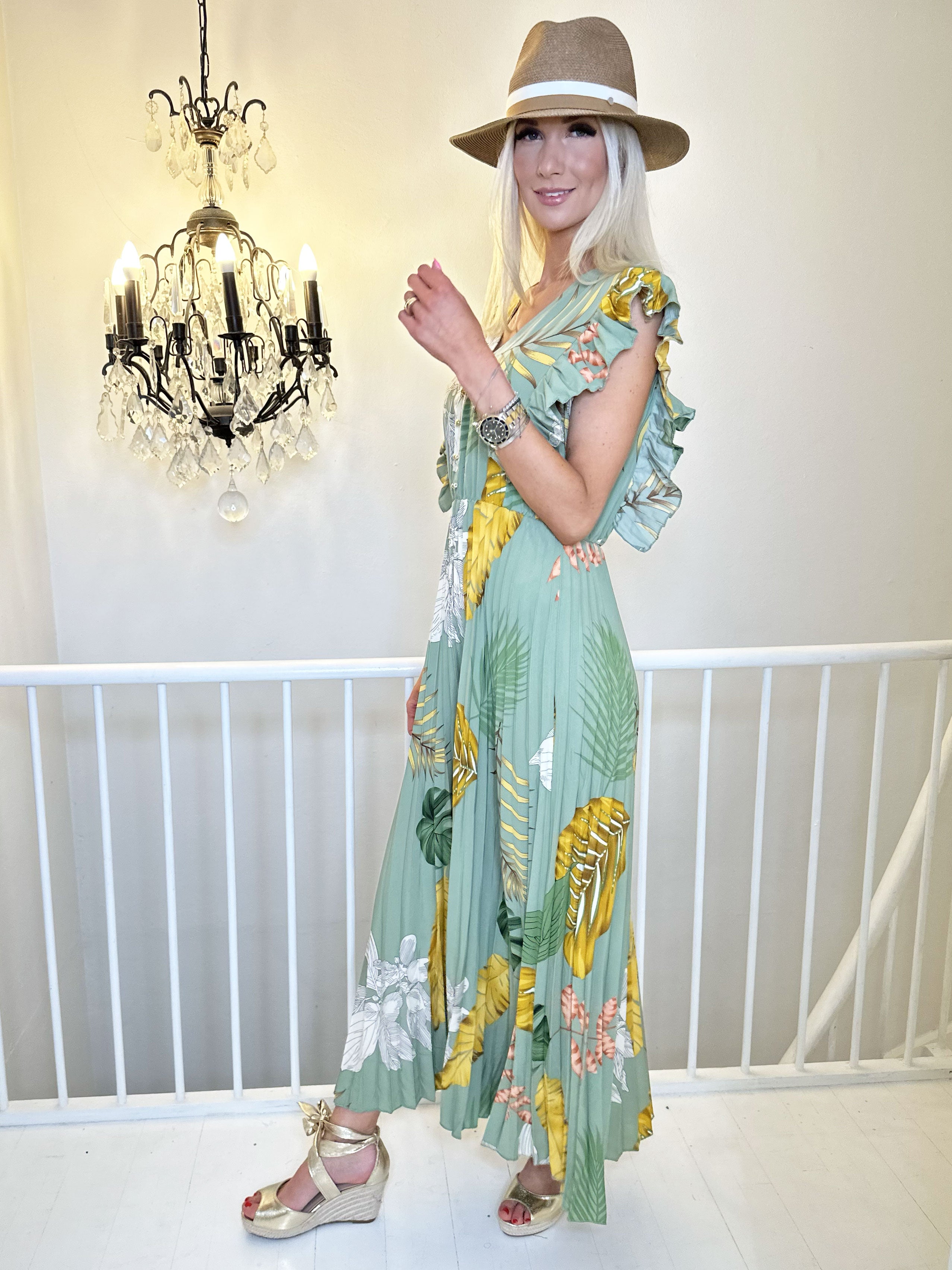 Lullu Leaf - Lang kjole med flæser og plisseret skørt